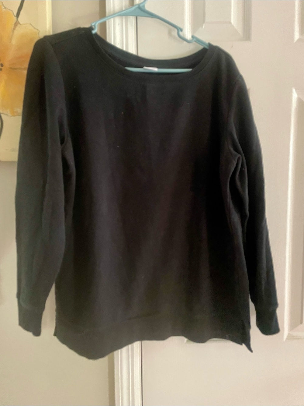 Amazon Essentials Black Scoop Neck Women's Sweater